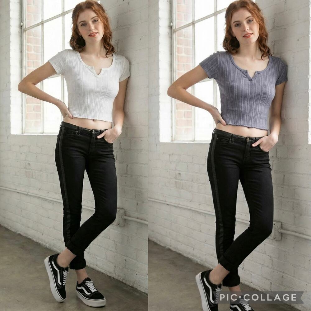 Aéropostale Womens size medium cropped white short sleeve Tee & blue cropped Tee